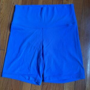 Aritzia TnaBUTTER bike shorts